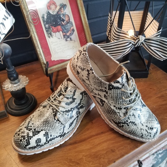 Shoe Dazzle Shoes - Justyne Flats